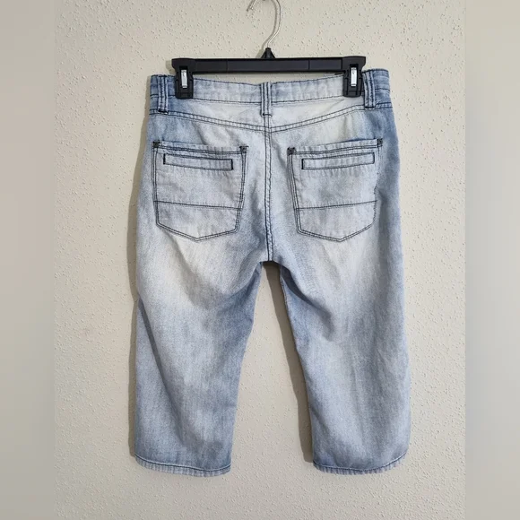 Stylish Light Blue Denim Shorts Size Waist 29. - Picture 6 of 7